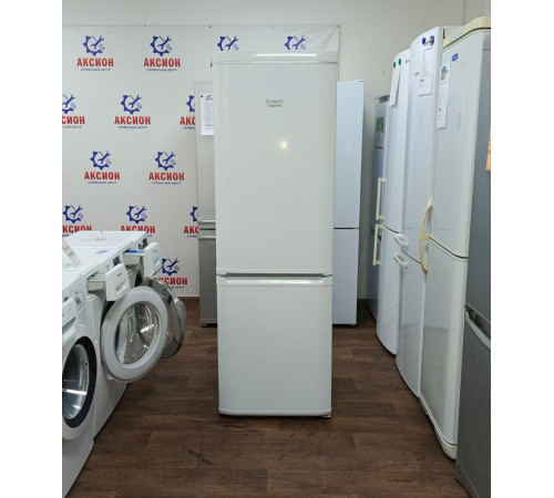 Холодильник Hotpoint-Ariston RMBA 11851